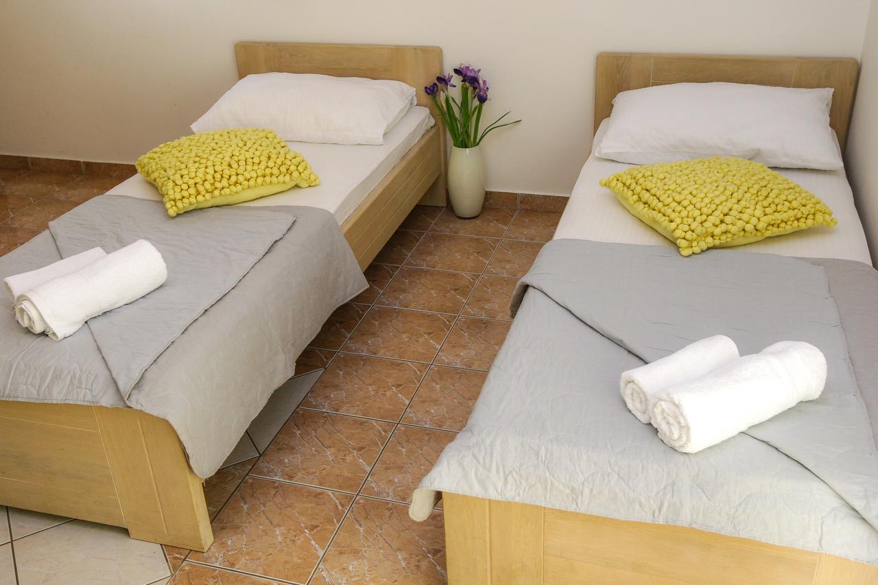 Lucky Luke Pool Apartments Novalja Extérieur photo