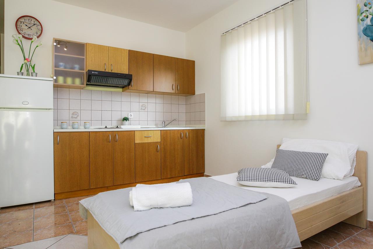 Lucky Luke Pool Apartments Novalja Extérieur photo