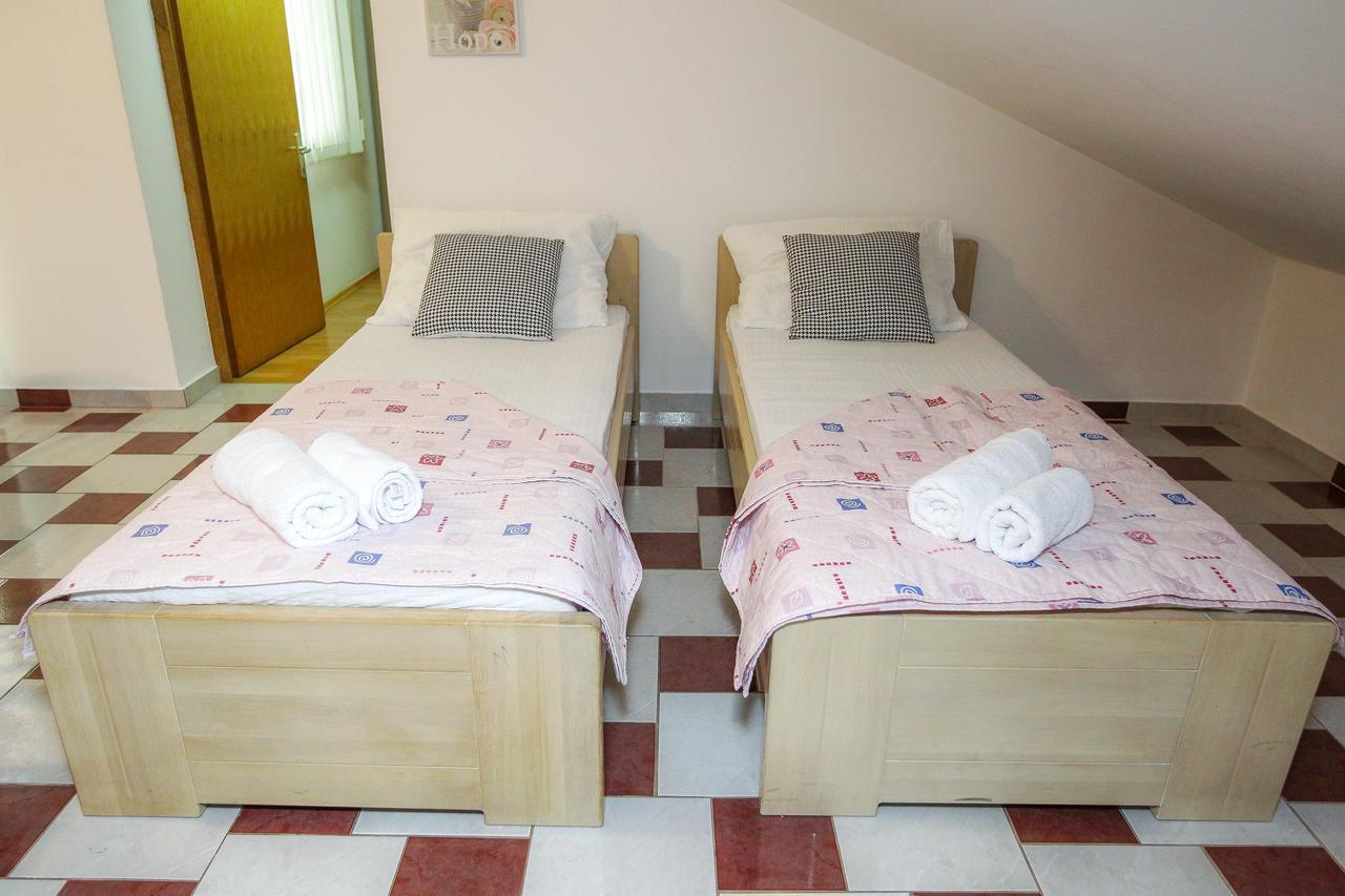 Lucky Luke Pool Apartments Novalja Extérieur photo