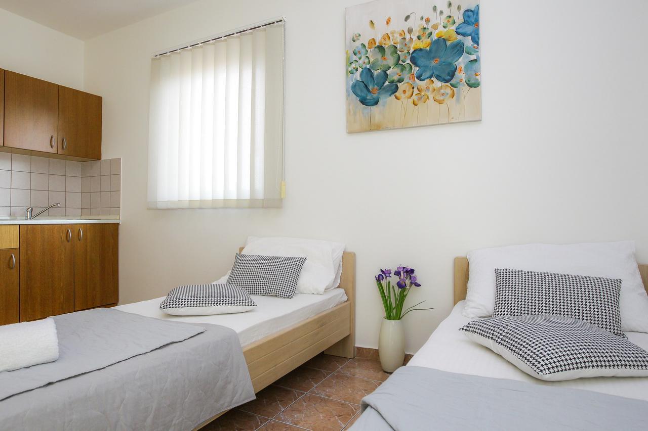 Lucky Luke Pool Apartments Novalja Extérieur photo